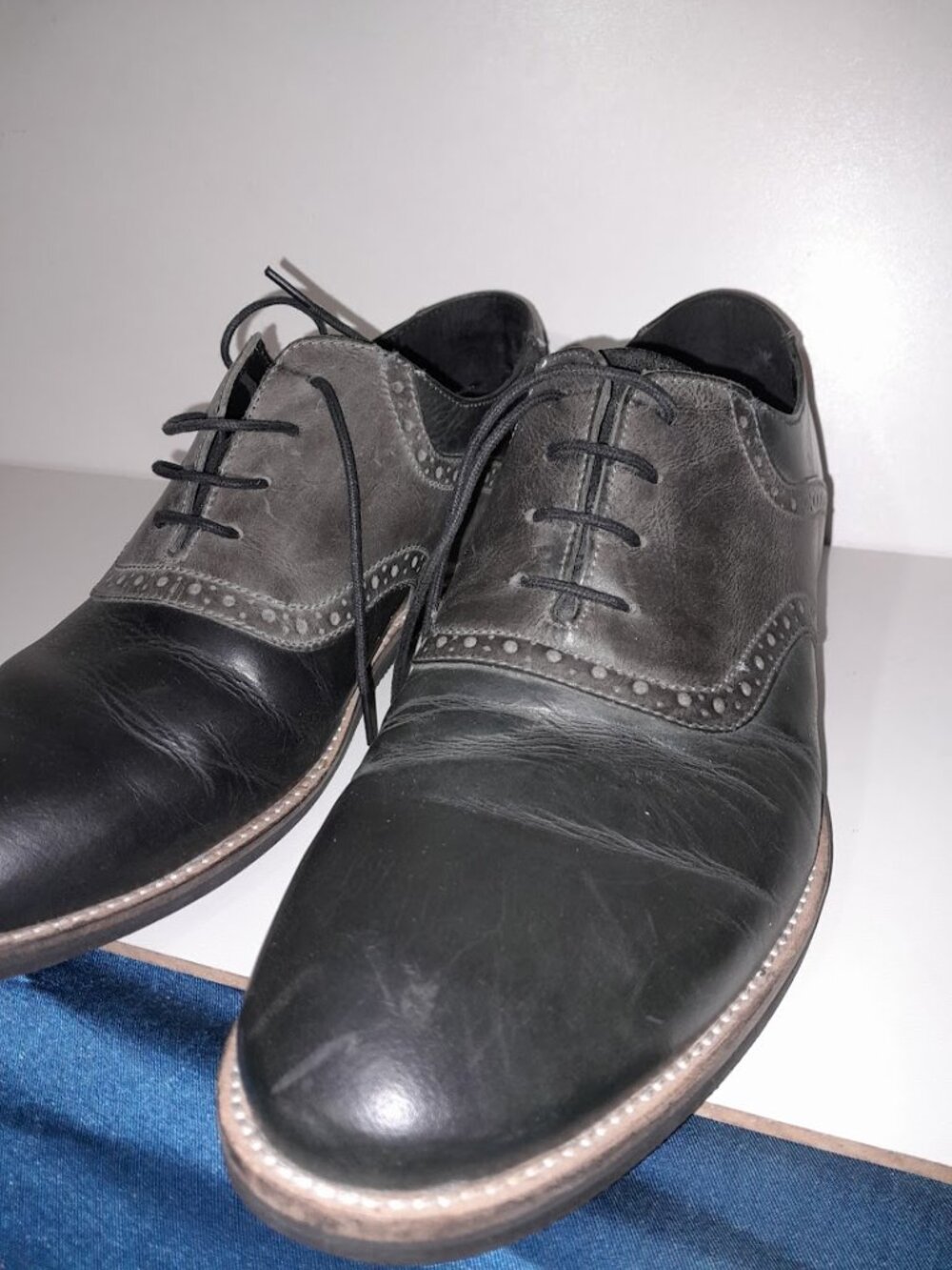 Mens shoes with textured grey saddle. Red Tape size 9.5 Oxford Derby
